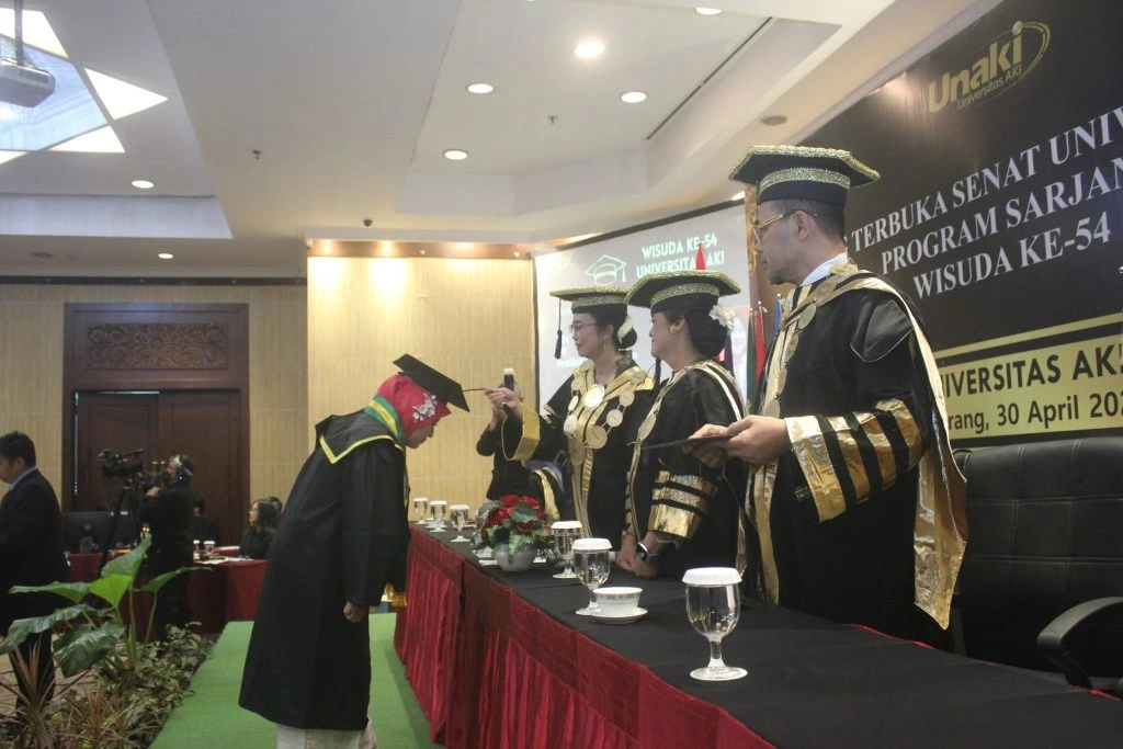 Universitas AKI Lepas Lulusan Berdaya Saing Tinggi di Wisuda ke-54